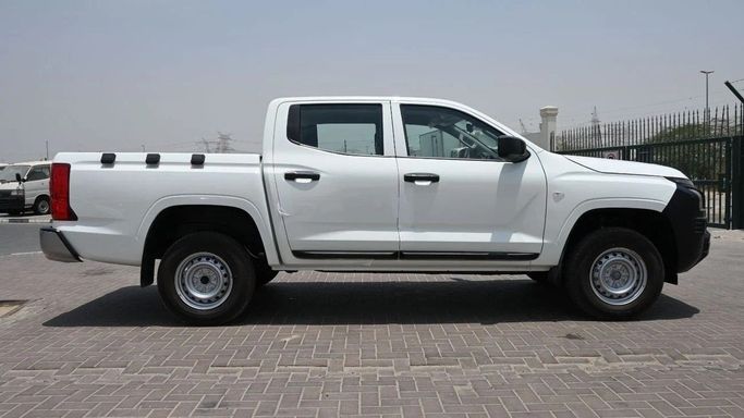 جديدة Mitsubishi L200 شد الوجه V, 2.4 l, 2025 في في دبي من AYT Motors، اللون أبيض. أخرى | AUTO.AE