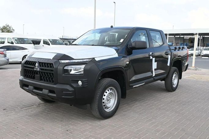 جديدة Mitsubishi L200 شد الوجه V, 2.4 l, 2026 في في دبي من AYT Motors، اللون أسود. أخرى | AUTO.AE
