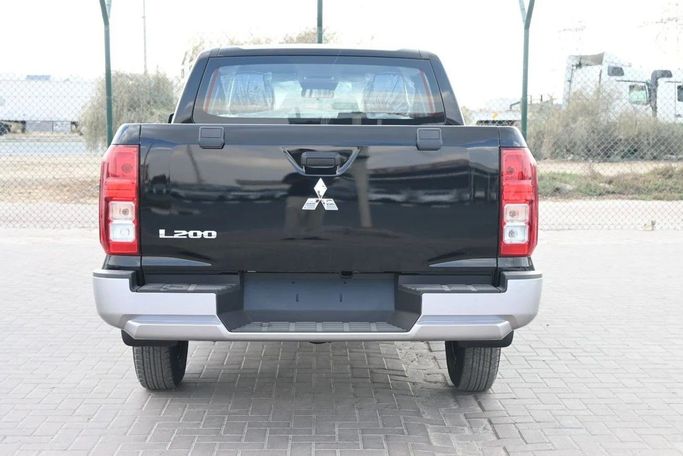 جديدة Mitsubishi L200 شد الوجه V, 2.4 l, 2026 في في دبي من AYT Motors، اللون أسود. أخرى | AUTO.AE