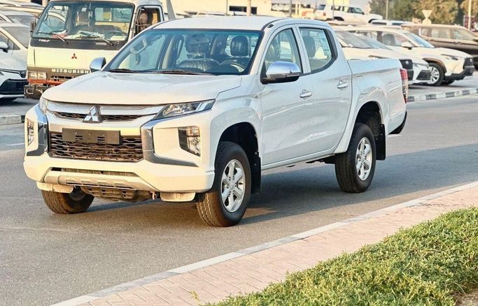 Used Mitsubishi L200 V Facelift, 2.4 l, 2020 in Dubai by Global Motors, White color. GCC Specs | AUTO.AE
