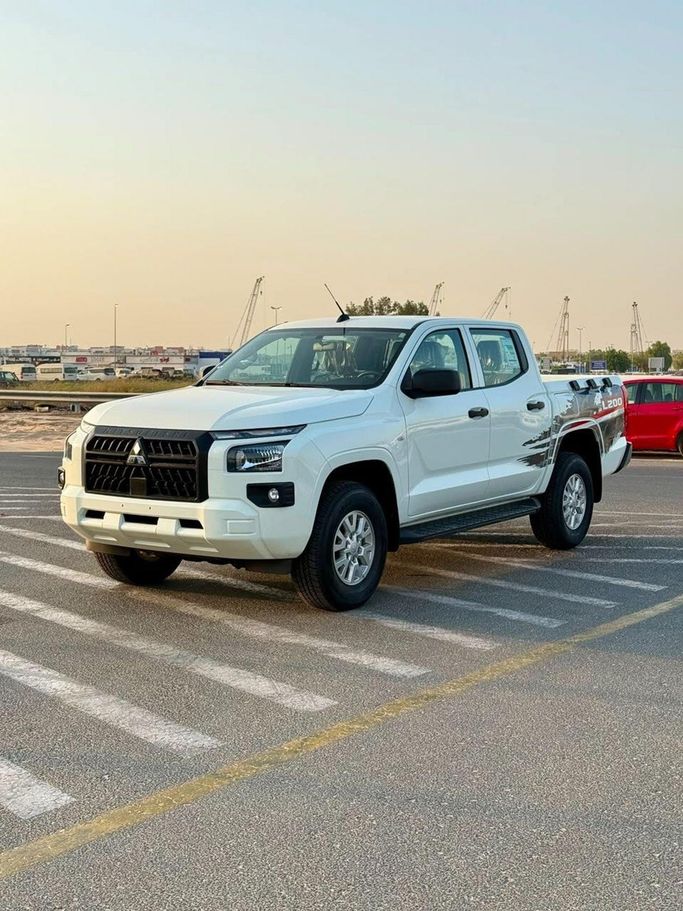 جديدة Mitsubishi L200 سادساً, 2.4 l, 2026 في في الإمارات, دبي من Signature Motors FZE، اللون أبيض. مواصفات الخليج | AUTO.AE | إعلان #278337