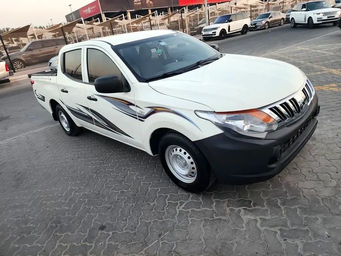 مستعملة ⁦Mitsubishi L200 V، 2.4 l، 2016⁩ في في الإمارات, دبي من Abdo Al Muthanna Used Cars، اللون أبيض. مواصفات الخليج | AUTO.AE | إعلان #290789