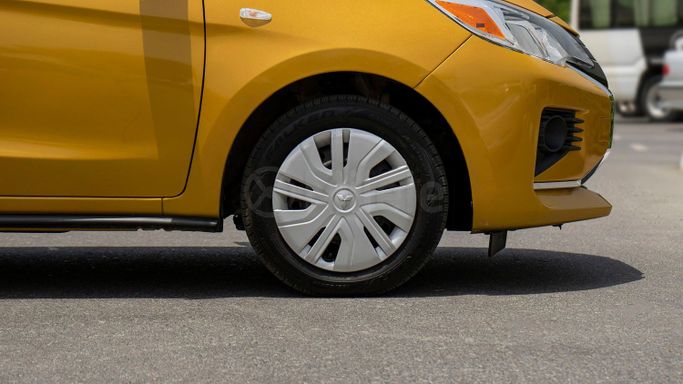 Подержанный Mitsubishi Mirage VI Рестайлинг 2, 1.2 л, 2024 в Дубае от Milele Желтый цвет. Other | AUTO.AE