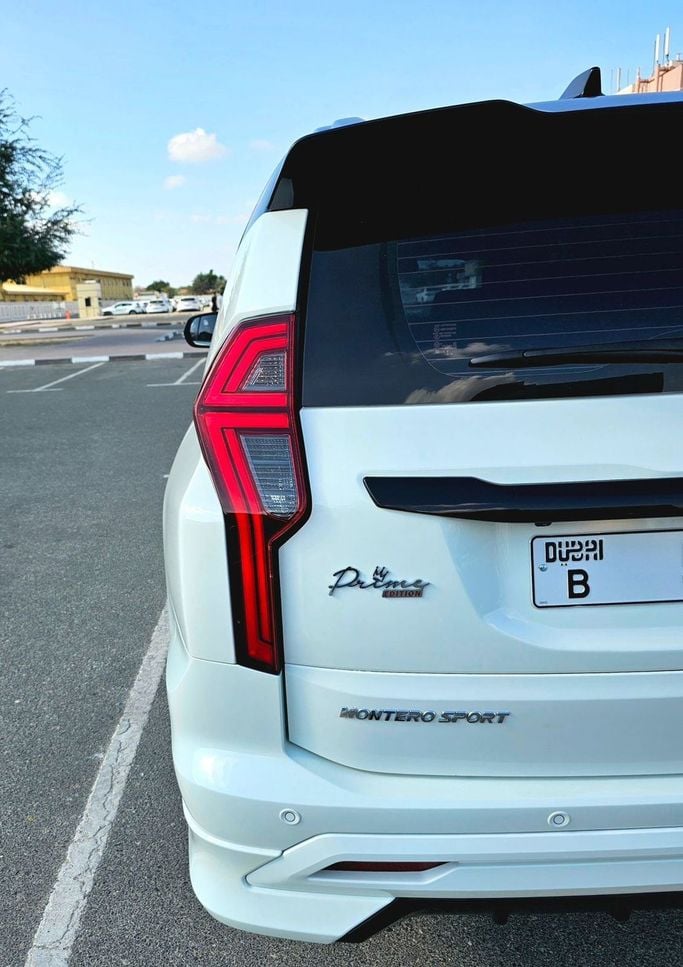 Mitsubishi Montero Sport III Рестайлинг, 2023 внедорожник 5 дв.  класса в Дубае от Princess белый цвет | AUTO.AE