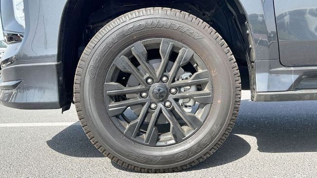 Новый Mitsubishi Montero Sport III Рестайлинг, 3.0 л, 2023 в Дубае от Falcons GT Motors FZCO Серый цвет. GCC | AUTO.AE