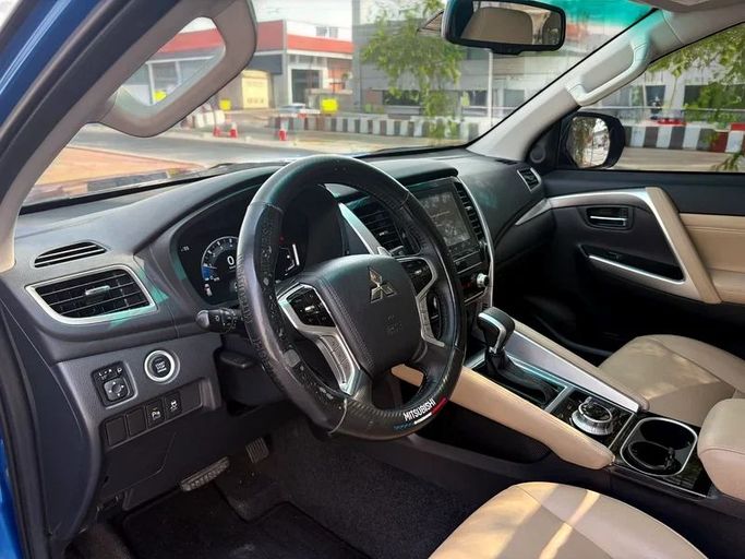 Подержанный Mitsubishi Montero Sport III Рестайлинг, 3.0 л, 2023 в Дубае от Andaleeb Cars Синий цвет. GCC | AUTO.AE