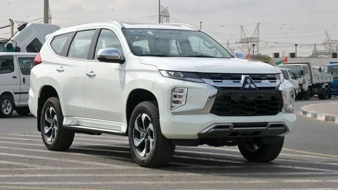 جديدة Mitsubishi Montero Sport ثالثاً شد الوجه, 3.0 l, 2025 في في دبي من NEW AUTO FZCO، اللون أبيض. مواصفات الخليج | AUTO.AE