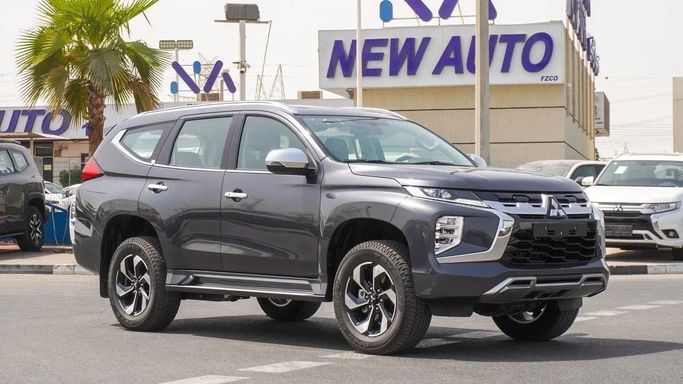 جديدة Mitsubishi Montero Sport ثالثاً شد الوجه, 3.0 l, 2025 في في دبي من NEW AUTO FZCO، اللون رمادي. مواصفات الخليج | AUTO.AE