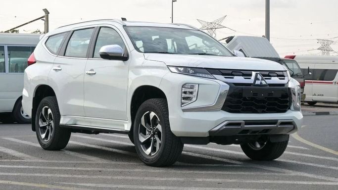 جديدة Mitsubishi Montero Sport ثالثاً شد الوجه, 3.0 l, 2025 في في دبي من NEW AUTO FZCO، اللون أبيض. مواصفات الخليج | AUTO.AE
