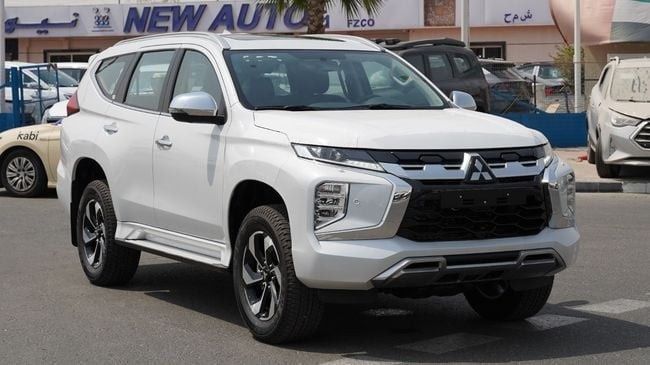 جديدة ⁦Mitsubishi Montero Sport ثالثاً فيس ليفت، 3.0 l، 2026⁩ في في الإمارات, دبي من NEW AUTO FZCO، اللون أبيض. مواصفات الخليج | AUTO.AE | إعلان #289745