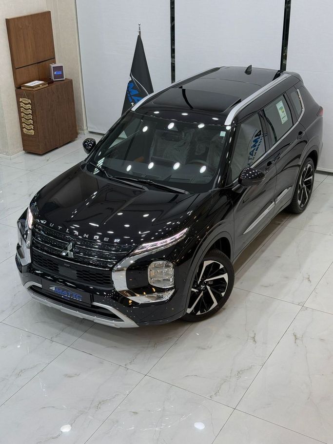 New Mitsubishi Outlander IV Facelift, 2.4 l, 2025 in Dubai by 4 Matic Motors, Black color. GCC Specs | AUTO.AE