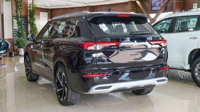 Новый Mitsubishi Outlander IV, 2.5 л, 2025 в Дубае от High Line Auto Черный цвет. GCC | AUTO.AE