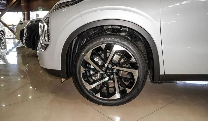 Новый Mitsubishi Outlander IV, 2.5 л, 2025 в Дубае от High Line Auto Белый цвет. GCC | AUTO.AE