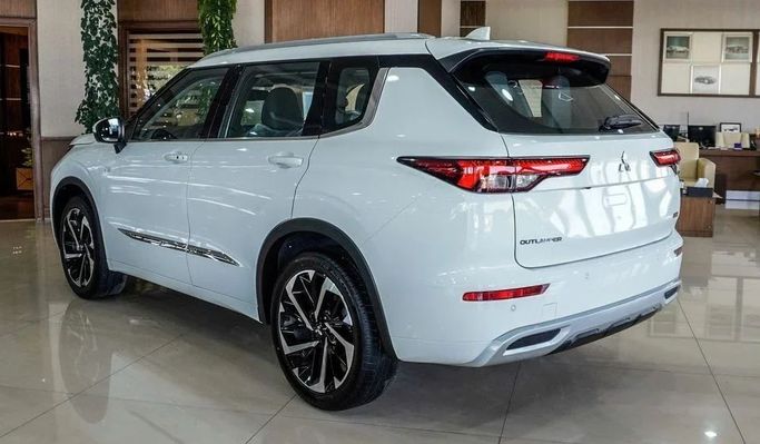 Новый Mitsubishi Outlander IV, 2.5 л, 2024 в Дубае от High Line Auto Белый цвет. Other | AUTO.AE