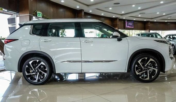 Новый Mitsubishi Outlander IV, 2.5 л, 2024 в Дубае от High Line Auto Белый цвет. Other | AUTO.AE