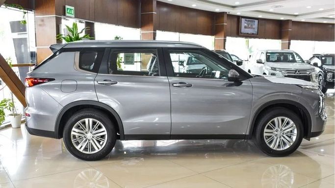 Новый Mitsubishi Outlander IV, 2.5 л, 2024 в Дубае от High Line Auto Серый цвет. GCC | AUTO.AE