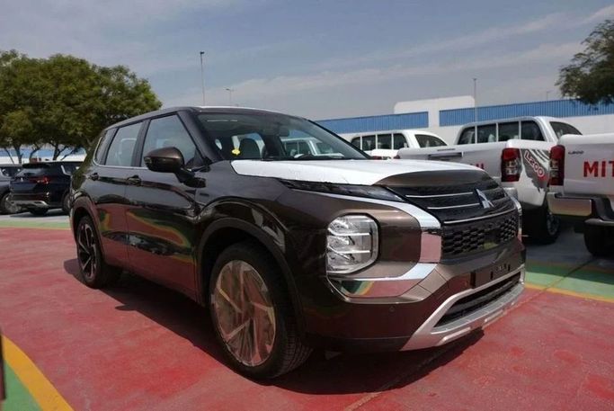Новый Mitsubishi Outlander IV, 2.5 л, 2023 в Дубае от High Line Auto Коричневый цвет. GCC | AUTO.AE