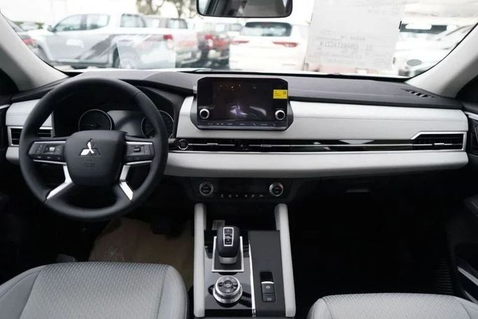 Новый Mitsubishi Outlander IV, 2.5 л, 2023 в Дубае от High Line Auto Коричневый цвет. GCC | AUTO.AE