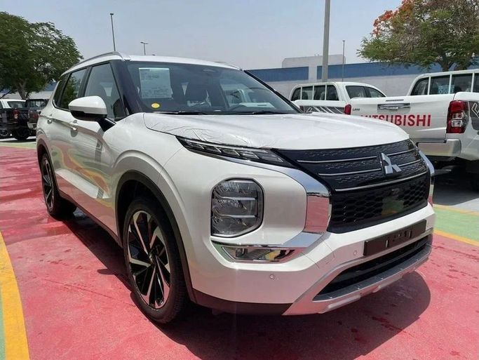 Новый Mitsubishi Outlander IV, 2.5 л, 2023 в Дубае от High Line Auto Белый цвет. GCC | AUTO.AE