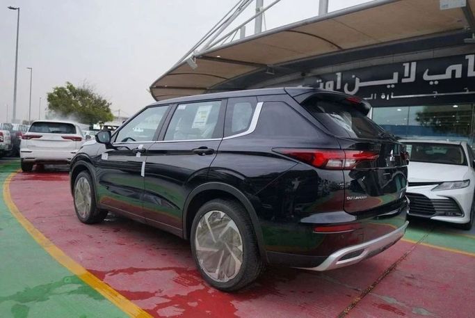 Новый Mitsubishi Outlander IV, 2.5 л, 2023 в Дубае от High Line Auto Черный цвет. GCC | AUTO.AE