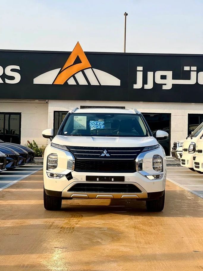 Новый Mitsubishi Outlander IV, 2.5 л, 2021 в Дубае от ANDIAMO MOTORS FZE Белый цвет. GCC | AUTO.AE