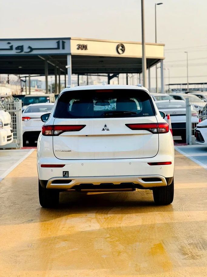 Новый Mitsubishi Outlander IV, 2.5 л, 2021 в Дубае от ANDIAMO MOTORS FZE Белый цвет. GCC | AUTO.AE