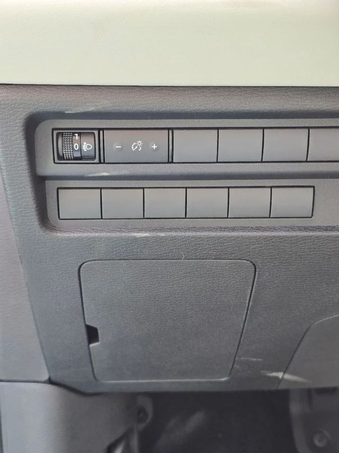 Новый Mitsubishi Outlander IV Рестайлинг, 2.4 л, 2025 в Дубае от Mohamed Hakim Motors Белый цвет. Other | AUTO.AE