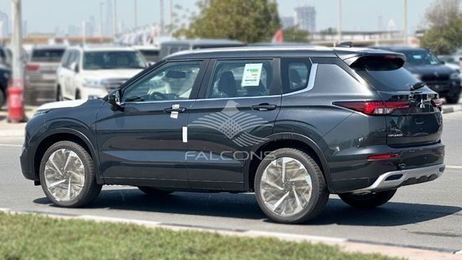 Новый Mitsubishi Outlander IV Рестайлинг, 2.4 л, 2025 в Дубае от Falcons GT Motors FZCO Серый цвет. GCC | AUTO.AE