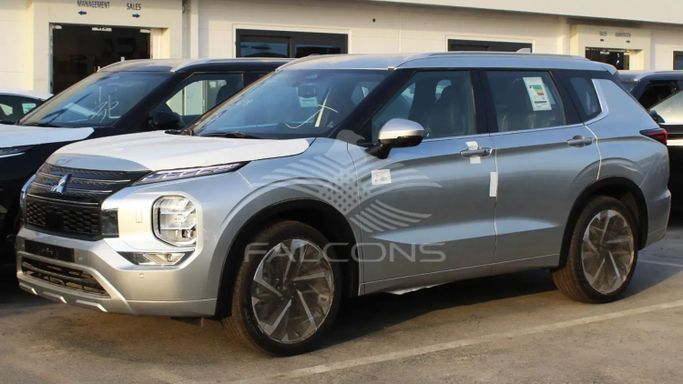 Новый Mitsubishi Outlander IV, 2.5 л, 2023 в Дубае от Falcons GT Motors FZCO Серебристый цвет. Other | AUTO.AE