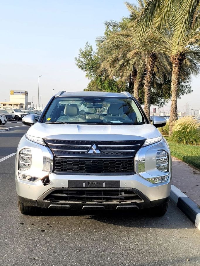 New Mitsubishi Outlander IV, 2.5 l, 2025 in Dubai by World Center Motors FZE, Grey color. GCC Specs | AUTO.AE