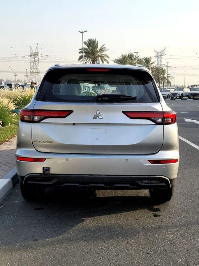 New Mitsubishi Outlander IV, 2.5 l, 2025 in Dubai by World Center Motors FZE, Grey color. GCC Specs | AUTO.AE