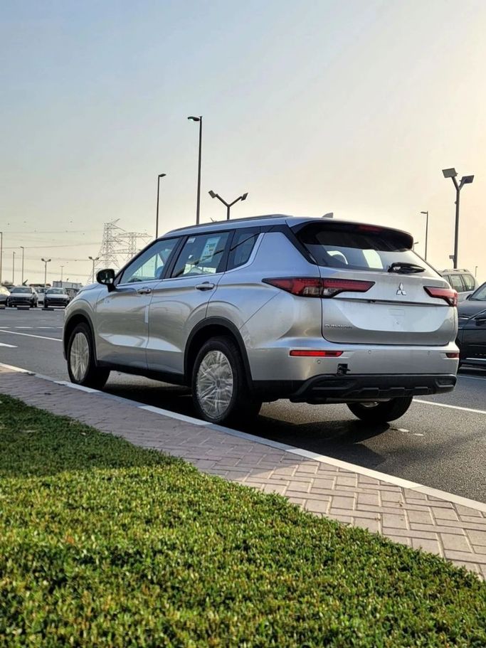 New Mitsubishi Outlander IV, 2.5 l, 2025 in Dubai by World Center Motors FZE, Grey color. GCC Specs | AUTO.AE