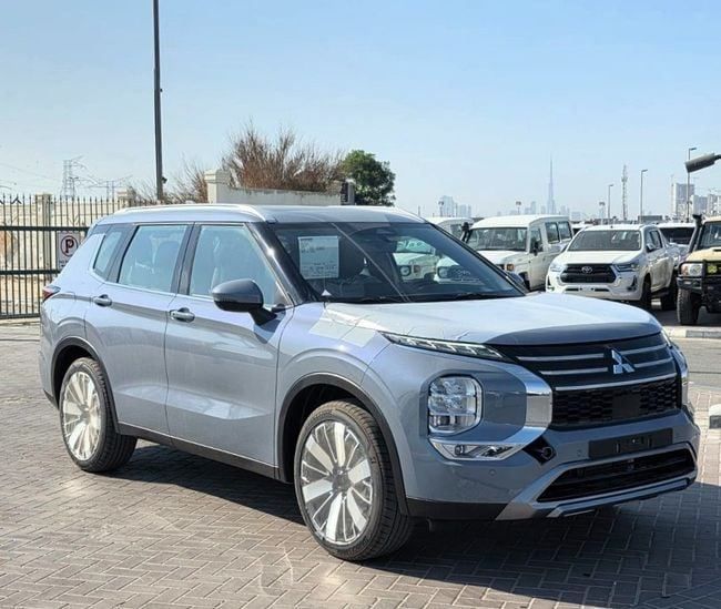 جديدة Mitsubishi Outlander ثالثاً شد الوجه 3, 2.4 l, 2026 في في دبي من Mursalin Motors FZCO، اللون رمادي. مواصفات الخليج | AUTO.AE