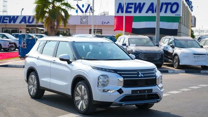 Новый Mitsubishi Outlander IV, 1.5 л, 2026 в Дубае от NEW AUTO FZCO Белый цвет. GCC | AUTO.AE
