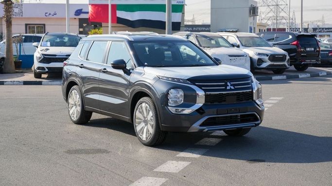 جديدة Mitsubishi Outlander رابعاً, 1.5 l, 2026 في في دبي من NEW AUTO FZCO، اللون رمادي. مواصفات الخليج | AUTO.AE