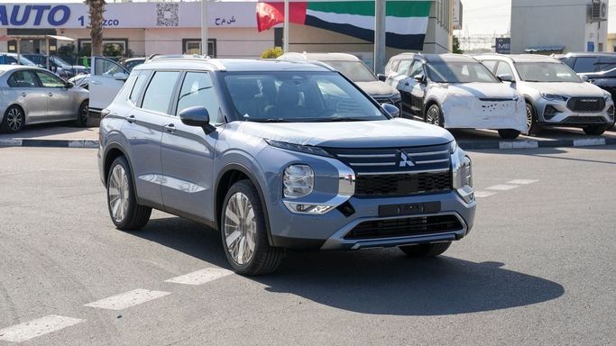 جديدة Mitsubishi Outlander رابعاً, 1.5 l, 2026 في في دبي من NEW AUTO FZCO، اللون رمادي. مواصفات الخليج | AUTO.AE