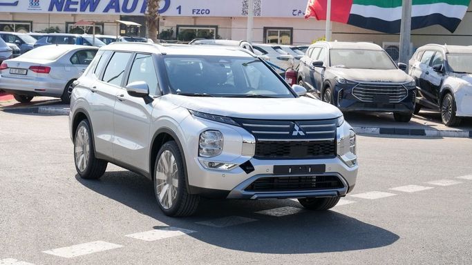 Новый Mitsubishi Outlander IV, 1.5 л, 2026 в Дубае от NEW AUTO FZCO Белый цвет. GCC | AUTO.AE