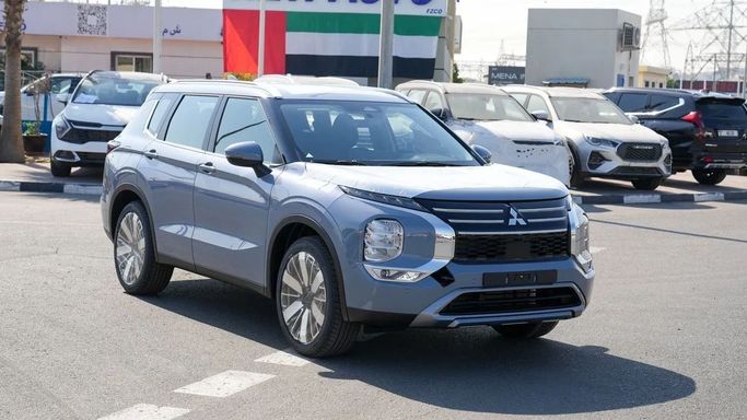 جديدة Mitsubishi Outlander رابعاً, 1.5 l, 2026 في في دبي من NEW AUTO FZCO، اللون أزرق فاتح. مواصفات الخليج | AUTO.AE