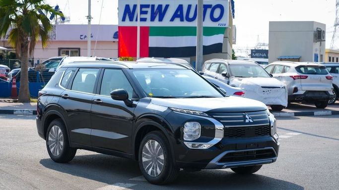 جديدة Mitsubishi Outlander رابعاً, 1.5 l, 2026 في في دبي من NEW AUTO FZCO، اللون أسود. مواصفات الخليج | AUTO.AE