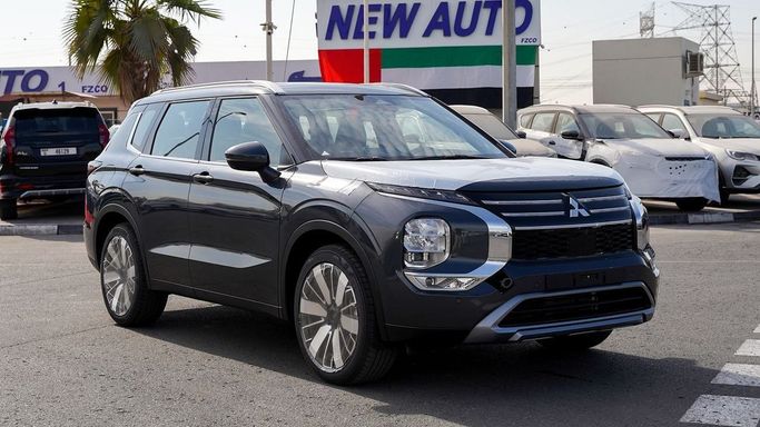 Новый Mitsubishi Outlander IV, 2.5 л, 2026 в Дубае от NEW AUTO FZCO Серый цвет. GCC | AUTO.AE