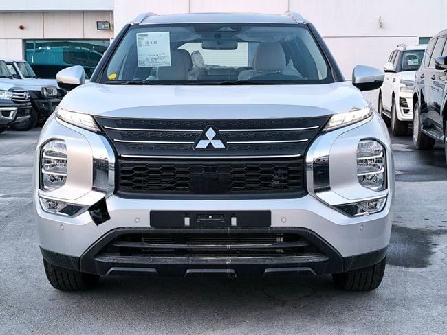 Новый Mitsubishi Outlander IV, 2.5 л, 2025 в Дубае от TARGET MOTORS FZE Серебристый цвет. GCC | AUTO.AE