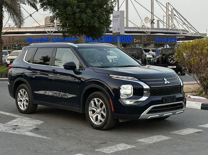 Подержанный Mitsubishi Outlander IV, 2.5 л, 2022 в Дубае от Shamshad Motors FZCO Синий цвет. Канадская | AUTO.AE