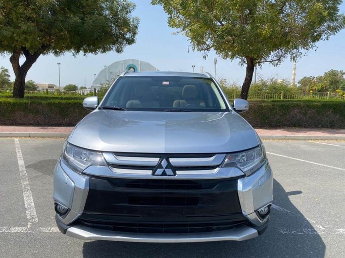 Подержанный Mitsubishi Outlander III Рестайлинг 2, 2.0 л, 2016 в Дубае от PINOY USED CARS Серебристый цвет. GCC | AUTO.AE | Объявление #247635