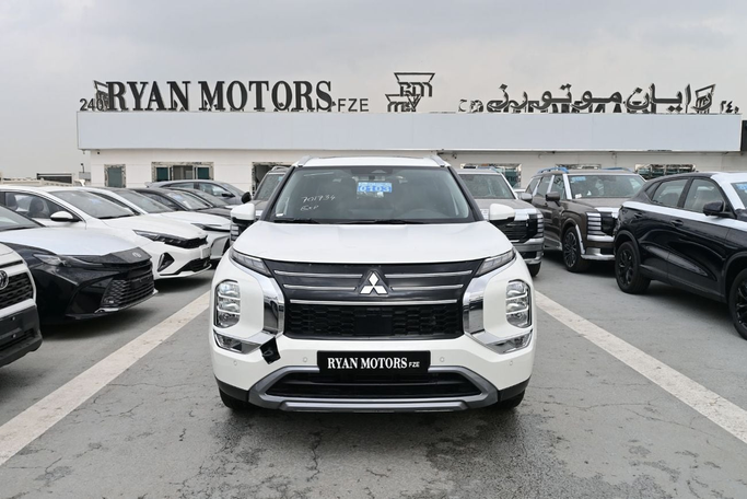 Новый Mitsubishi Outlander IV Рестайлинг, 2.5 л, 2026 в Дубае от RMG Automobiles Белый цвет. GCC | AUTO.AE | Объявление #266105