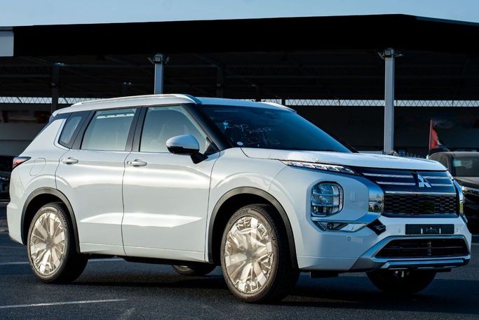 Новый Mitsubishi Outlander IV Рестайлинг, 2.5 л, 2026 в Дубае от Hussein Ghulam Motors FZCO Белый цвет. GCC | AUTO.AE | Объявление #267824