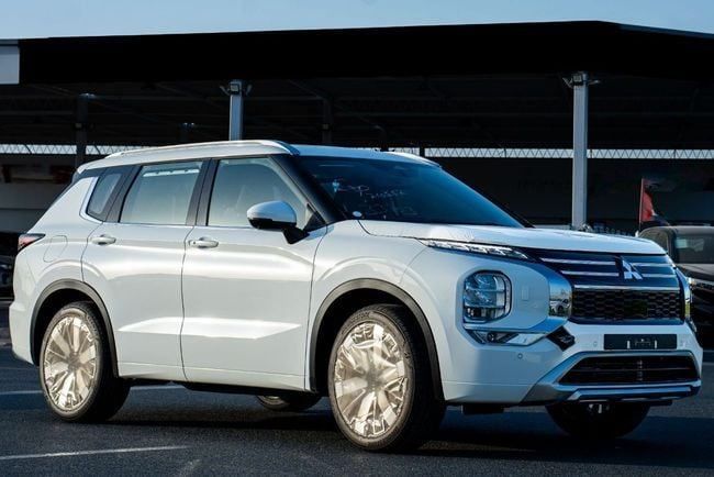 Новый Mitsubishi Outlander IV Рестайлинг, 2.5 л, 2026 в ОАЭ, Дубай от Hussein Ghulam Motors FZCO Белый цвет. GCC | AUTO.AE | Объявление #278321