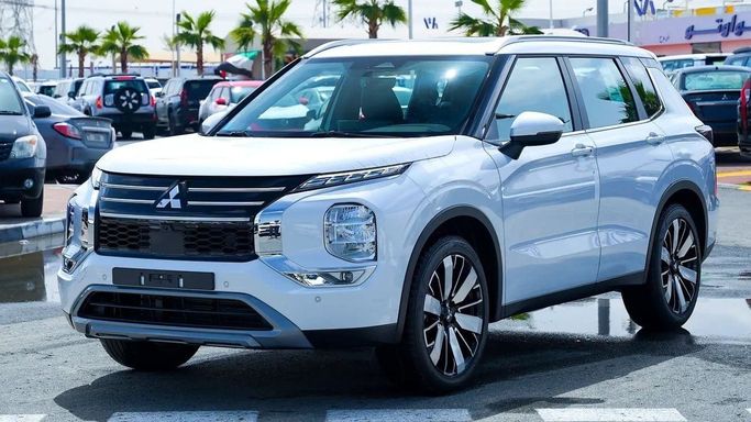 جديدة ⁦Mitsubishi Outlander فيس ليفت IV، 2.5 l، 2026⁩ في في الإمارات, دبي من Maqbool Motors FZCO، اللون أبيض. مواصفات الخليج | AUTO.AE | إعلان #286481