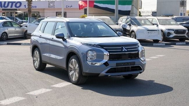 جديدة ⁦Mitsubishi Outlander رابعاً، 2.5 l، 2026⁩ في في الإمارات, دبي من NEW AUTO FZCO، اللون رمادي. مواصفات الخليج | AUTO.AE | إعلان #289635