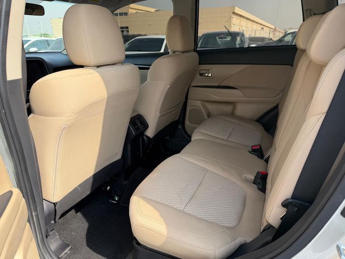 مستعملة Mitsubishi Outlander ثالثاً فيس ليفت 3، 3.0 لتر، 2023 في الإمارات، دبي من HIGHLAND CARZ، اللون فضي. مواصفات الخليج | AUTO.AE | إعلان #296020 — صورة 12 من 17