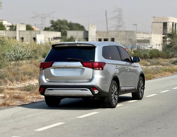 مستعملة Mitsubishi Outlander ثالثاً فيس ليفت 3، 3.0 لتر، 2023 في الإمارات، دبي من HIGHLAND CARZ، اللون فضي. مواصفات الخليج | AUTO.AE | إعلان #296020 — صورة 10 من 17